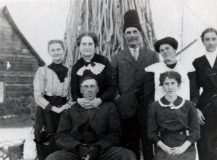 1915 Rachel with Brigham relatives