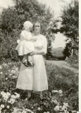 1923 Lottie and Eveleen Burdett