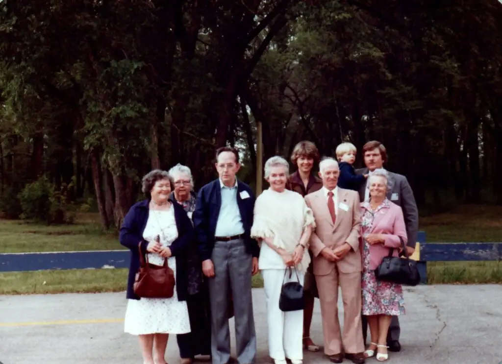 1982 Thomas Shiels Line (L-R) Ruby Shiels McNeilly, Norma Shiels Lidster, Fred Shiels, Ruby Shiels, Ann Logan, Leonard & Hilda Shiels, Bill & David Logan