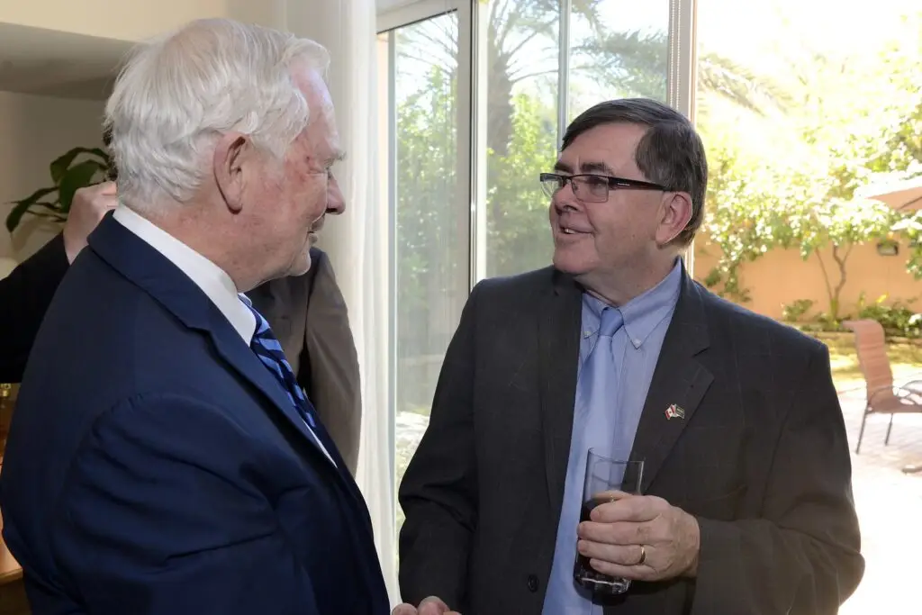Dan Shiels meeting with Governor General David Johnson in Saudi Arabia 2015