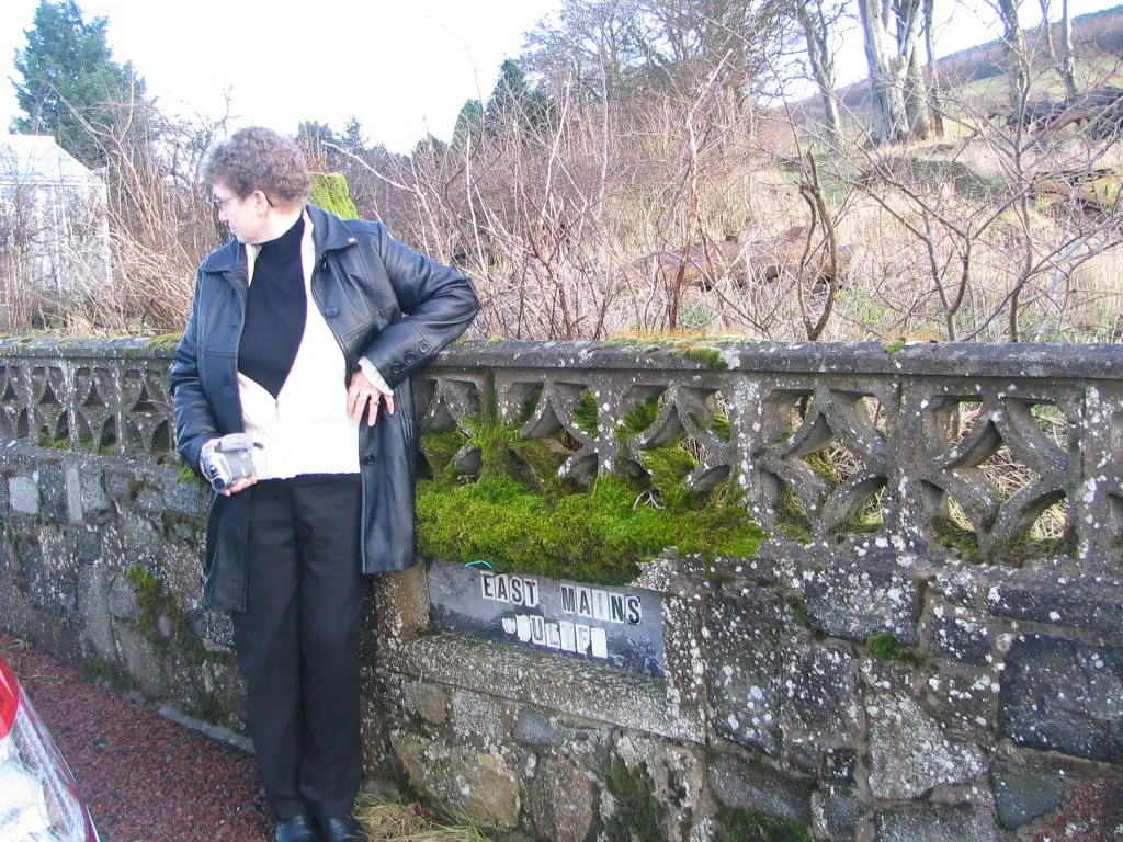 Judy Shiels beside the East Mains sign — 2007