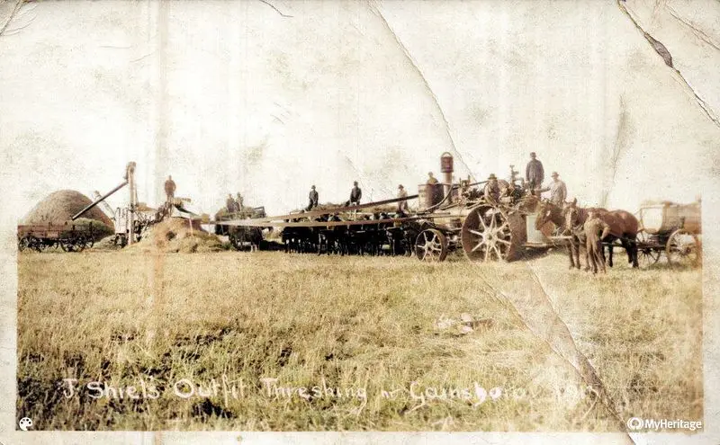 Threshing near Corning, Saskatchewan, 1917