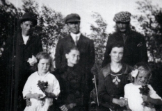 1917 Tom with cousin William Shiels and family